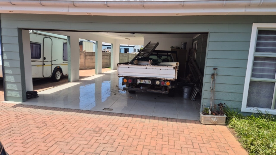 To Let 3 Bedroom Property for Rent in Aston Bay Eastern Cape